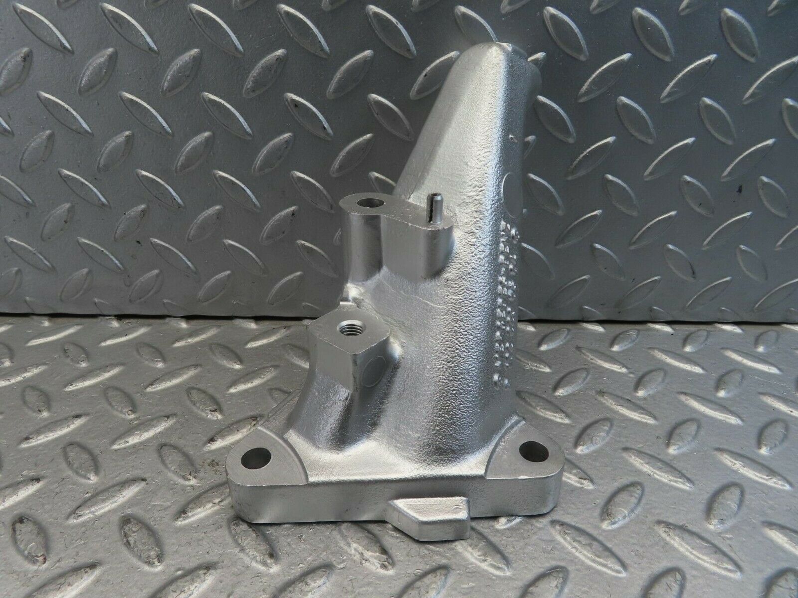 11474 Mercedes-Benz C123 230CE Coupe Engine Mount Bracket Left Side 1022230504