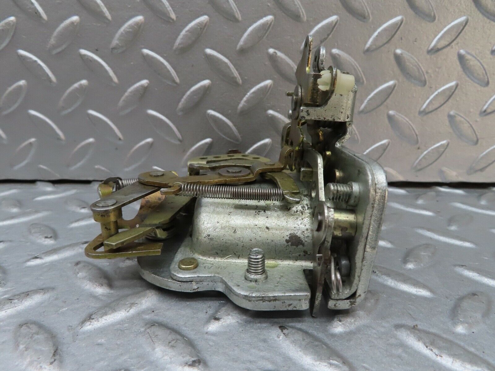 17656 Mercedes-Benz W116 450SEL Rear Left Door Lock Mechanism