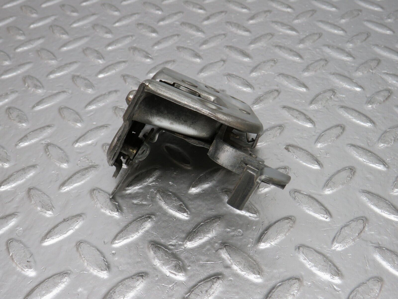 0729 Mercedes-Benz C107 350SLC Coupe Door Lock Mechanism Left Side