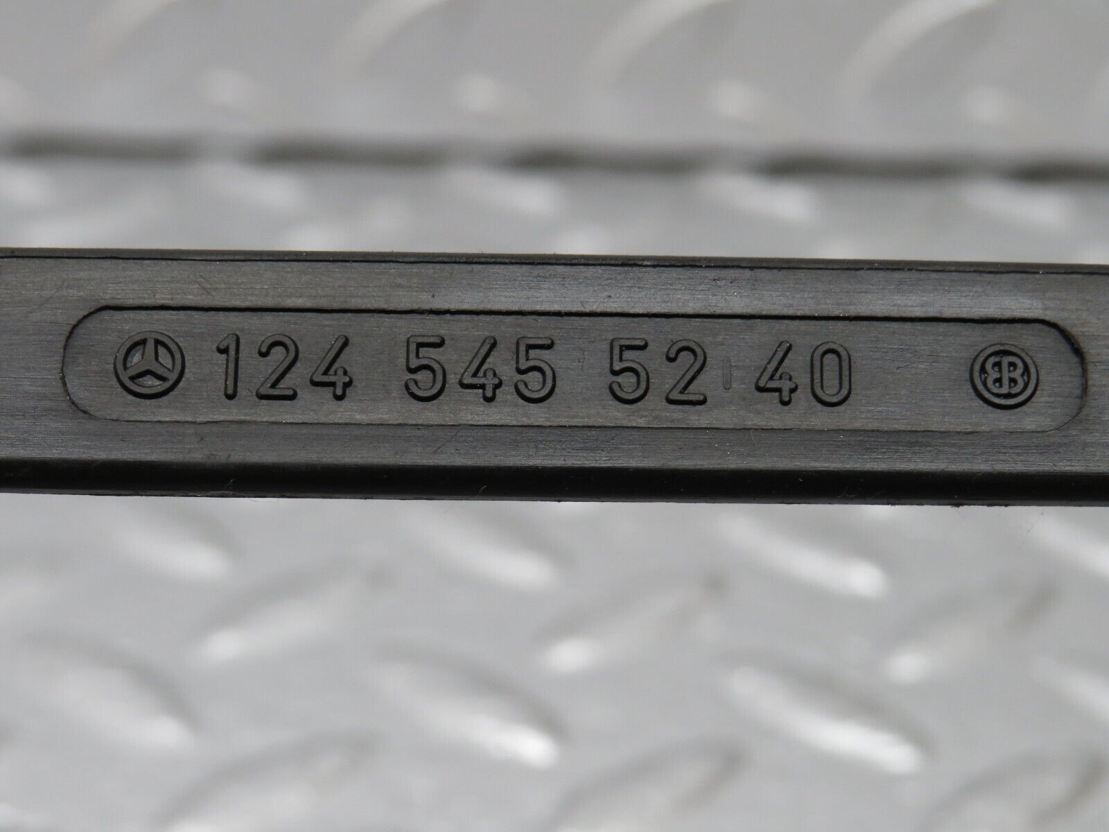 33977 Mercedes-Benz W124 260E ECU And Relay Bracket 1245455240