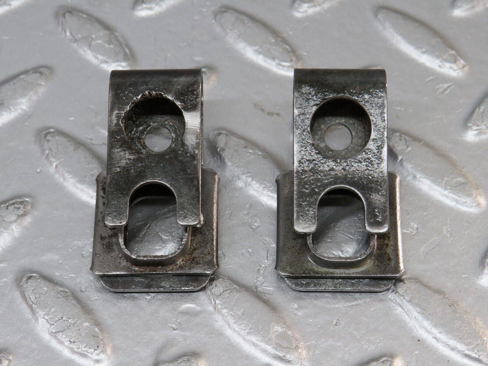 34481 Mercedes-Benz C126 380SEC Coupe Fuel Injector Bracket