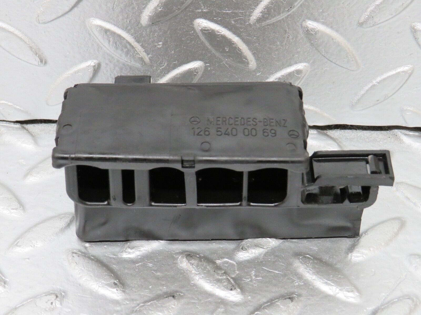 34423 Mercedes-Benz C126 380SEC Cable Wire Distributor Connector 1040030407