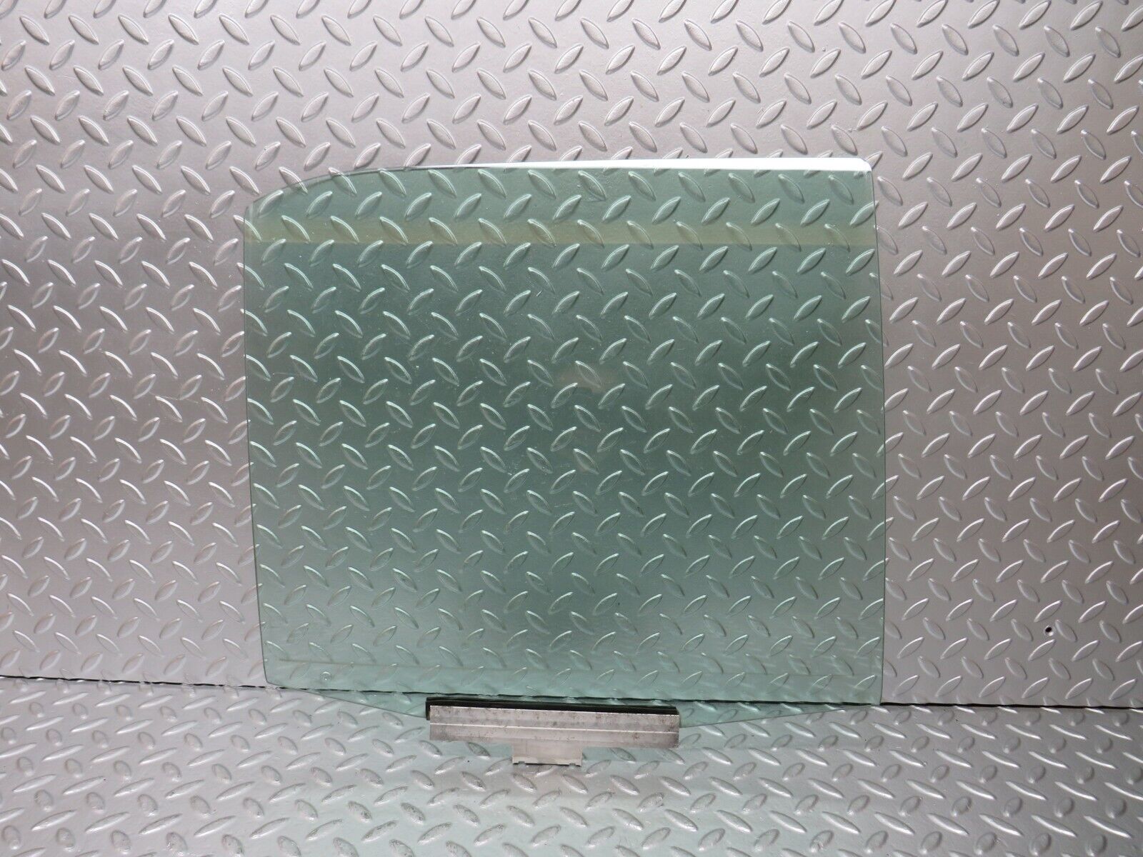 25132 Mercedes-Benz W201 190D Rear Right Door Window Glass