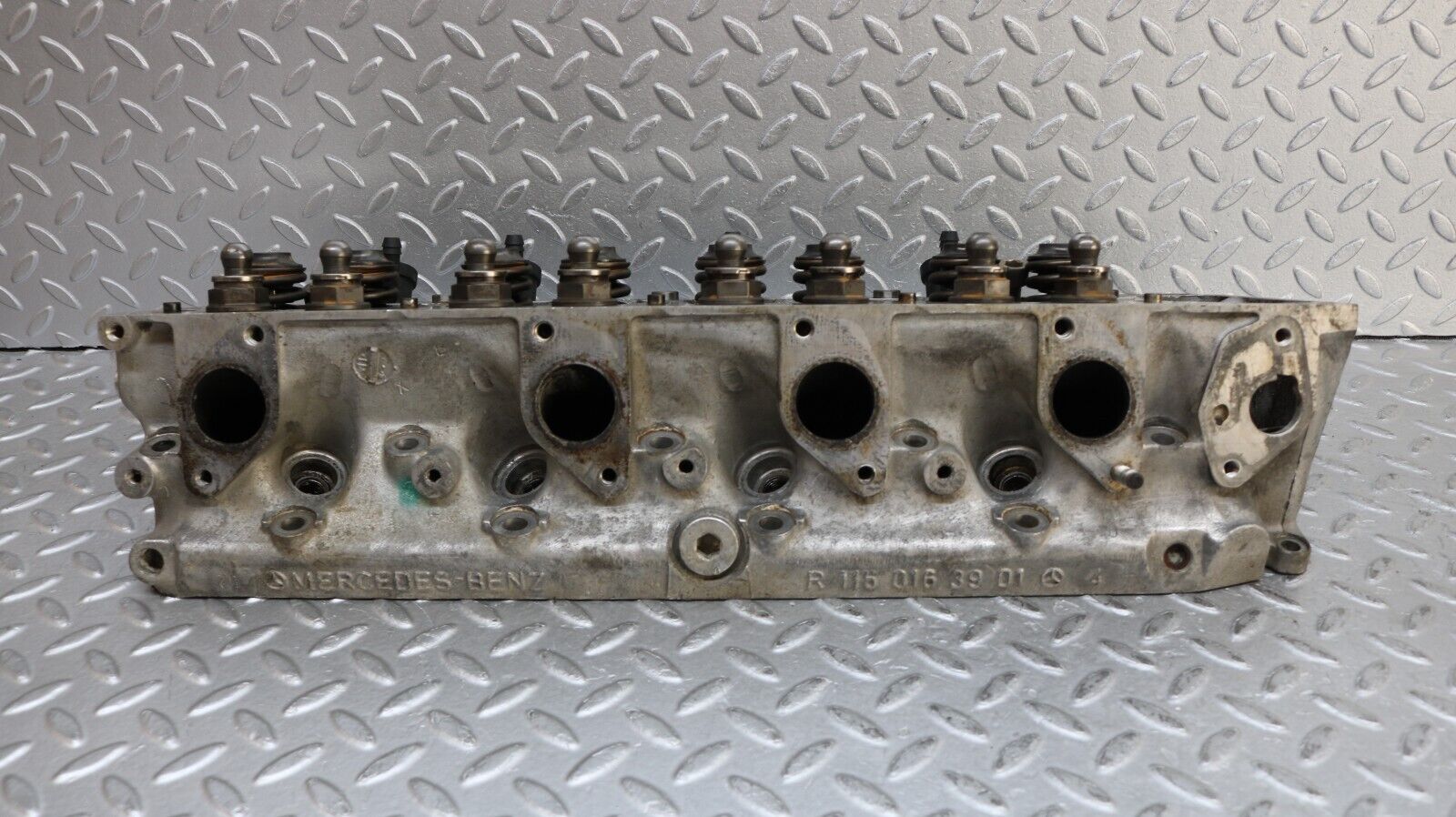 37171 Mercedes-Benz C126 420SEC Coupe Cylinder Head Right Side 1160163901