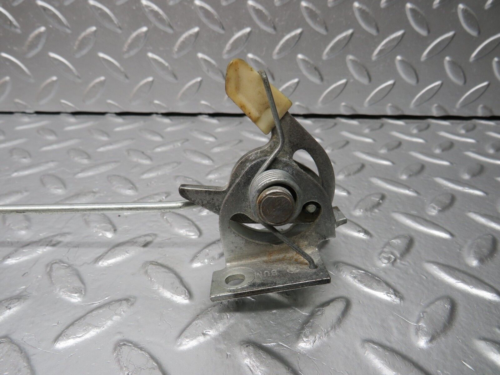 31409 Mercedes-Benz S124 220TE Wagon Rear Left Seat Bench Locking Mechanism