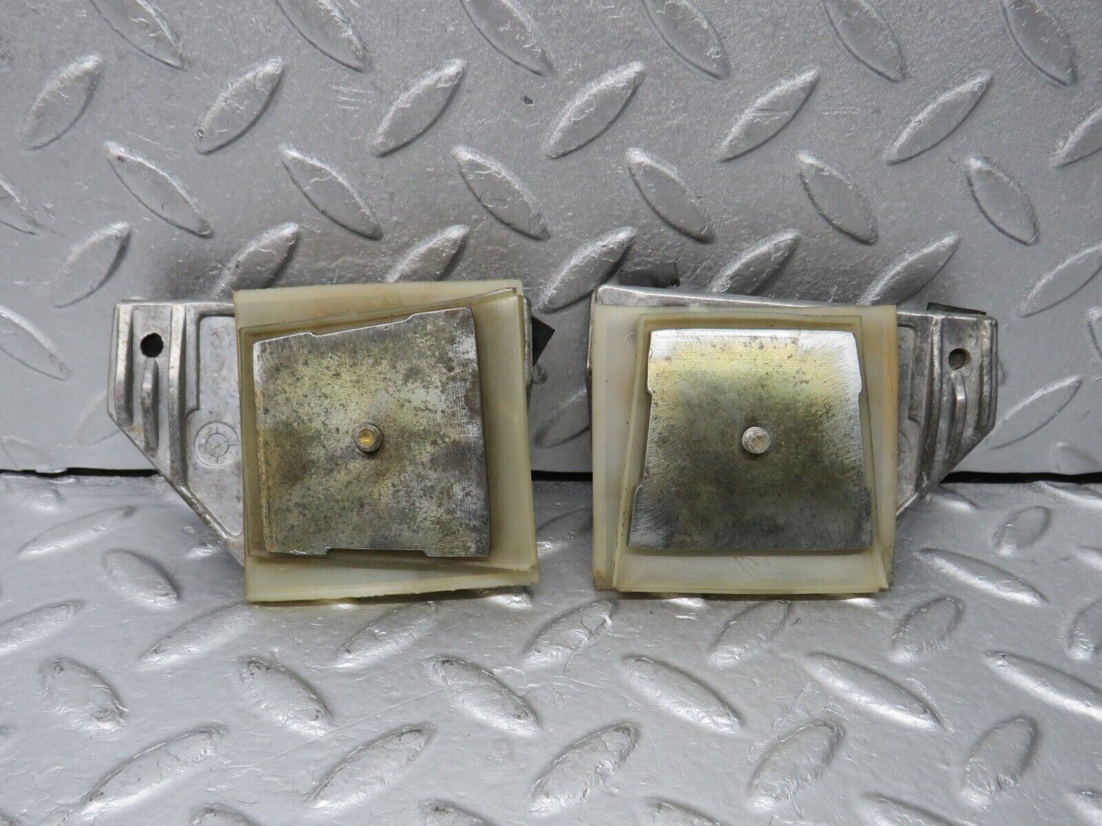 38356 Mercedes-Benz R129 280SL Coupe Door Window Guide Bracket 1247250132 1247250232