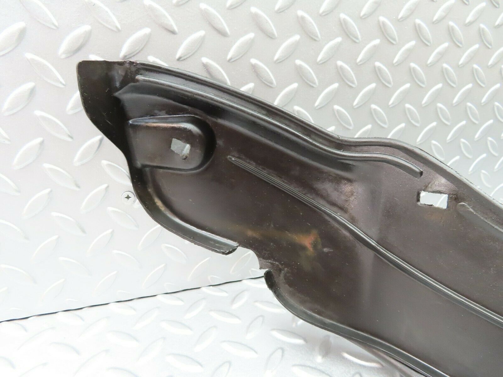 5862 Mercedes-Benz W123 200 Front Right Plastic Inner Fender Wing 1238840635