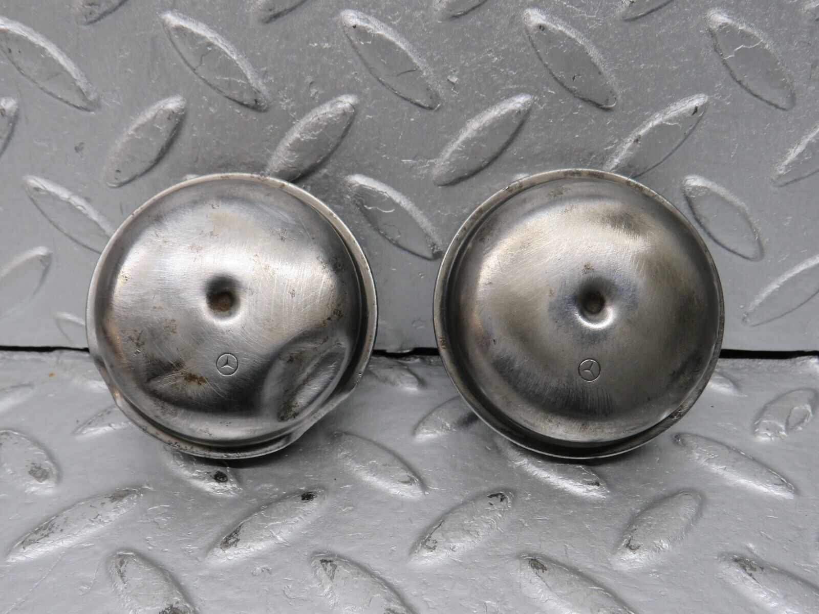 38480 Mercedes-Benz R129 280SL Coupe Wheel Hub Locking Cap With Bearing