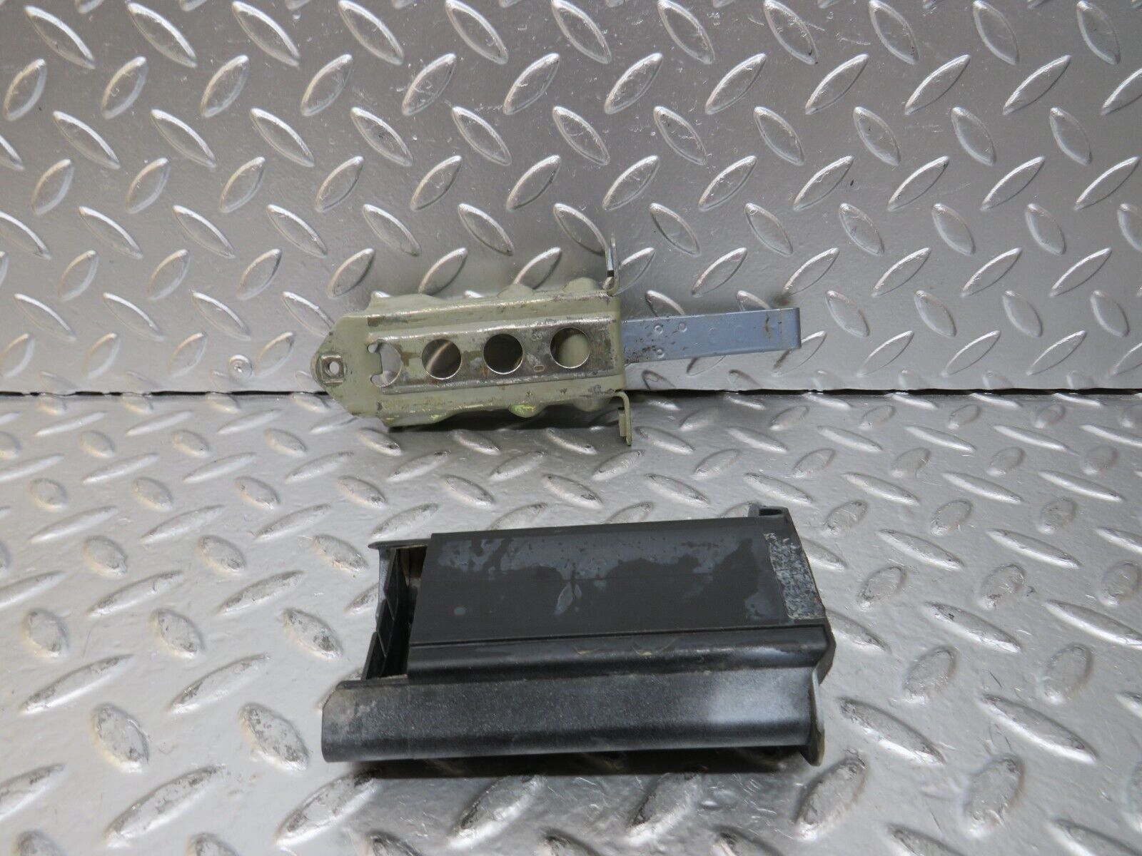 25281 Mercedes-Benz W201 190D Rear Door Safety Check Strap