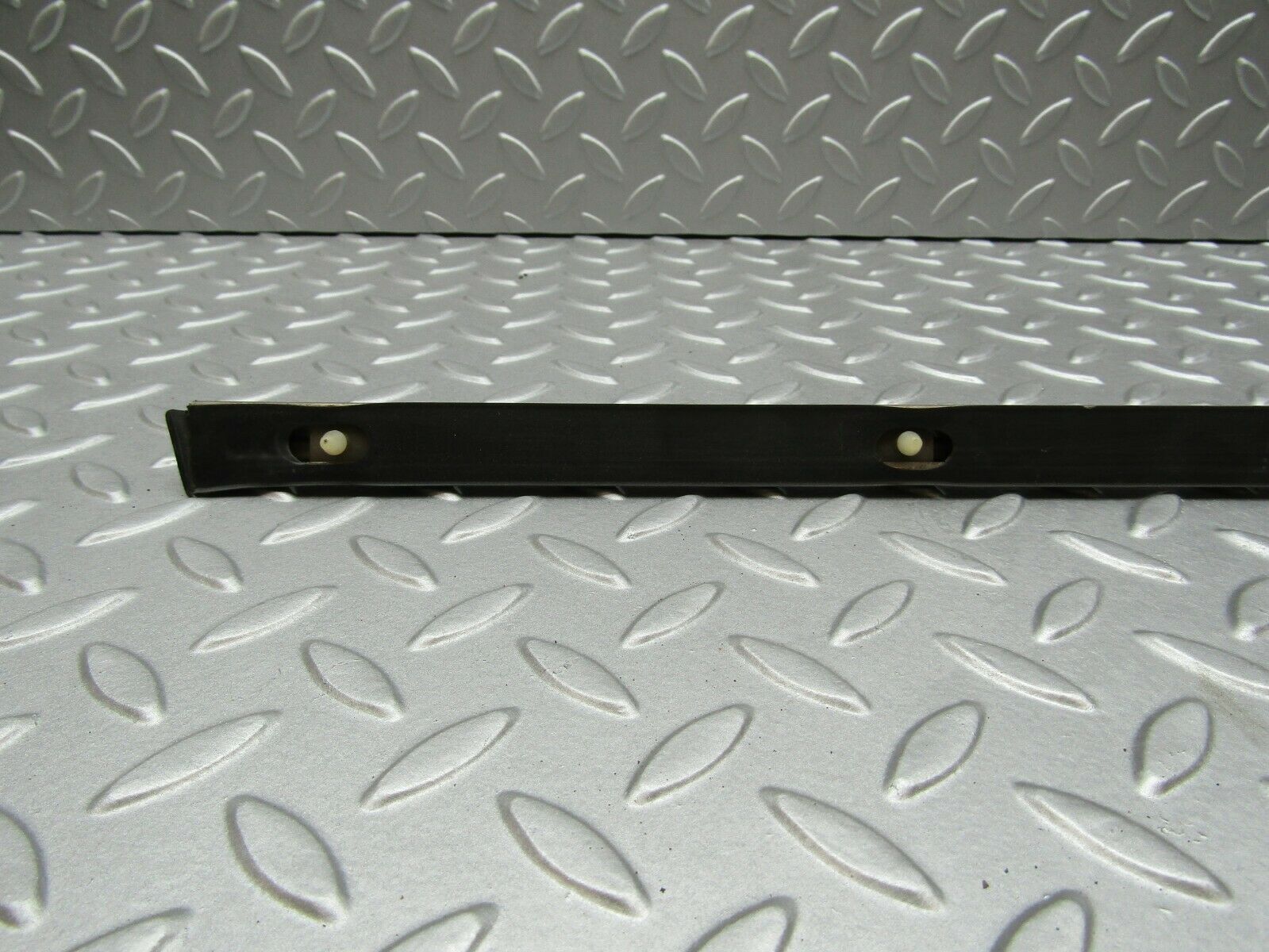 3334 Mercedes-Benz W115 220D Centre Door Chrome Trim Front Left