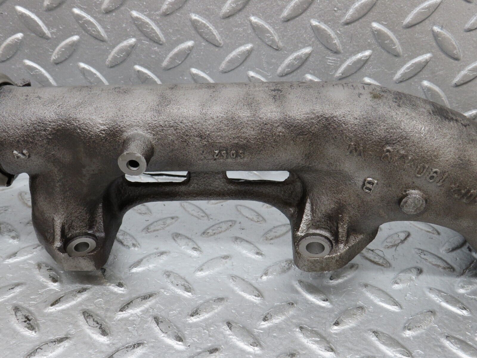36332 Mercedes-Benz W126 420SE Exhaust Manifold Right 1161422402 1161420602