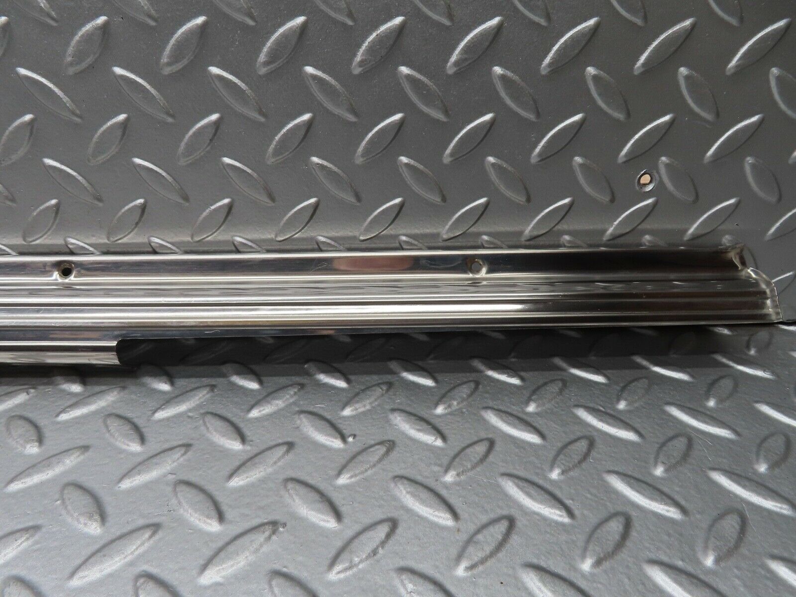 20390 Mercedes-Benz W114 280CE Coupe Right Door Sill Chrome