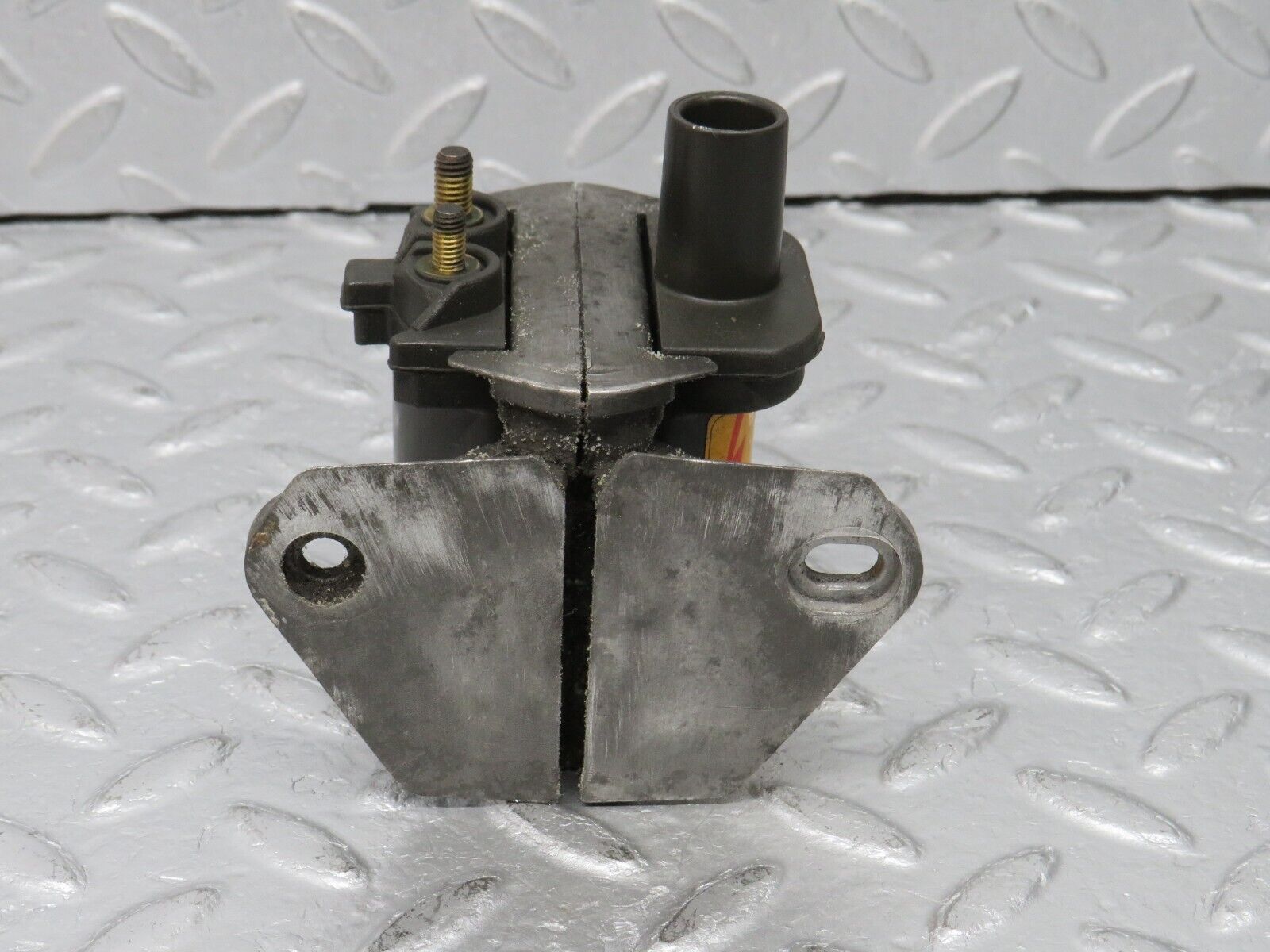 38852 Mercedes-Benz W201 190E 2.6L Ignition Coil 0001585403 2051.0170.002