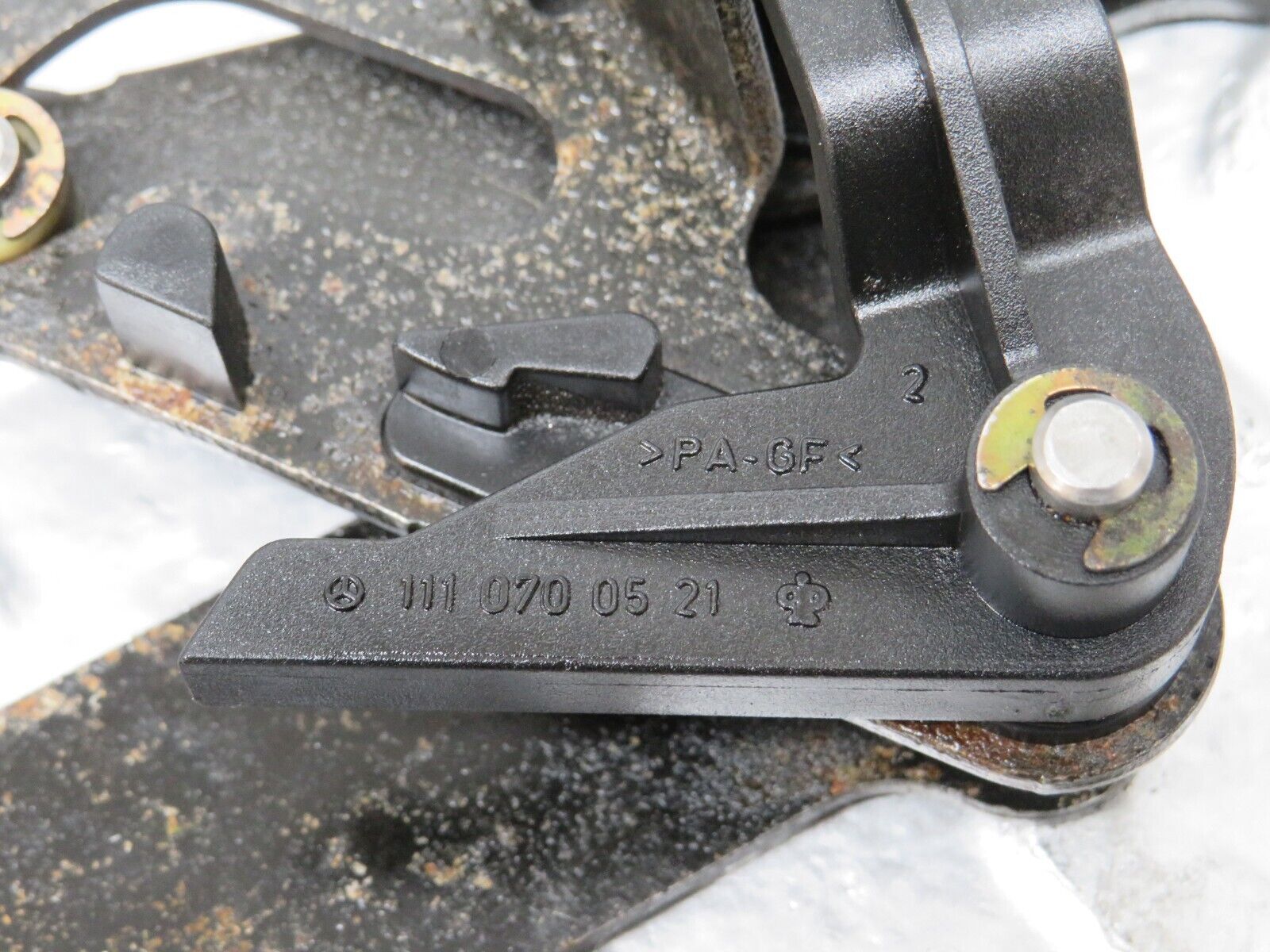 25179 Mercedes-Benz W201 190D Throttle Linkage 1110700521