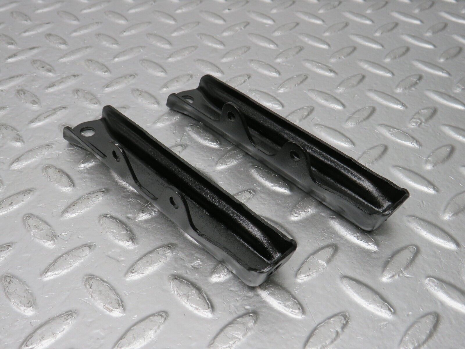 32671 Mercedes-Benz S124 300TE Wagon Air Intake Manifold Bracket