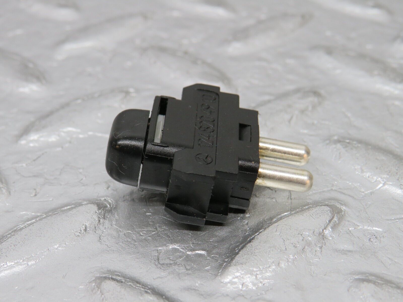 32404 Mercedes-Benz S124 300TE Wagon Child Lock Control Switch 1248204910