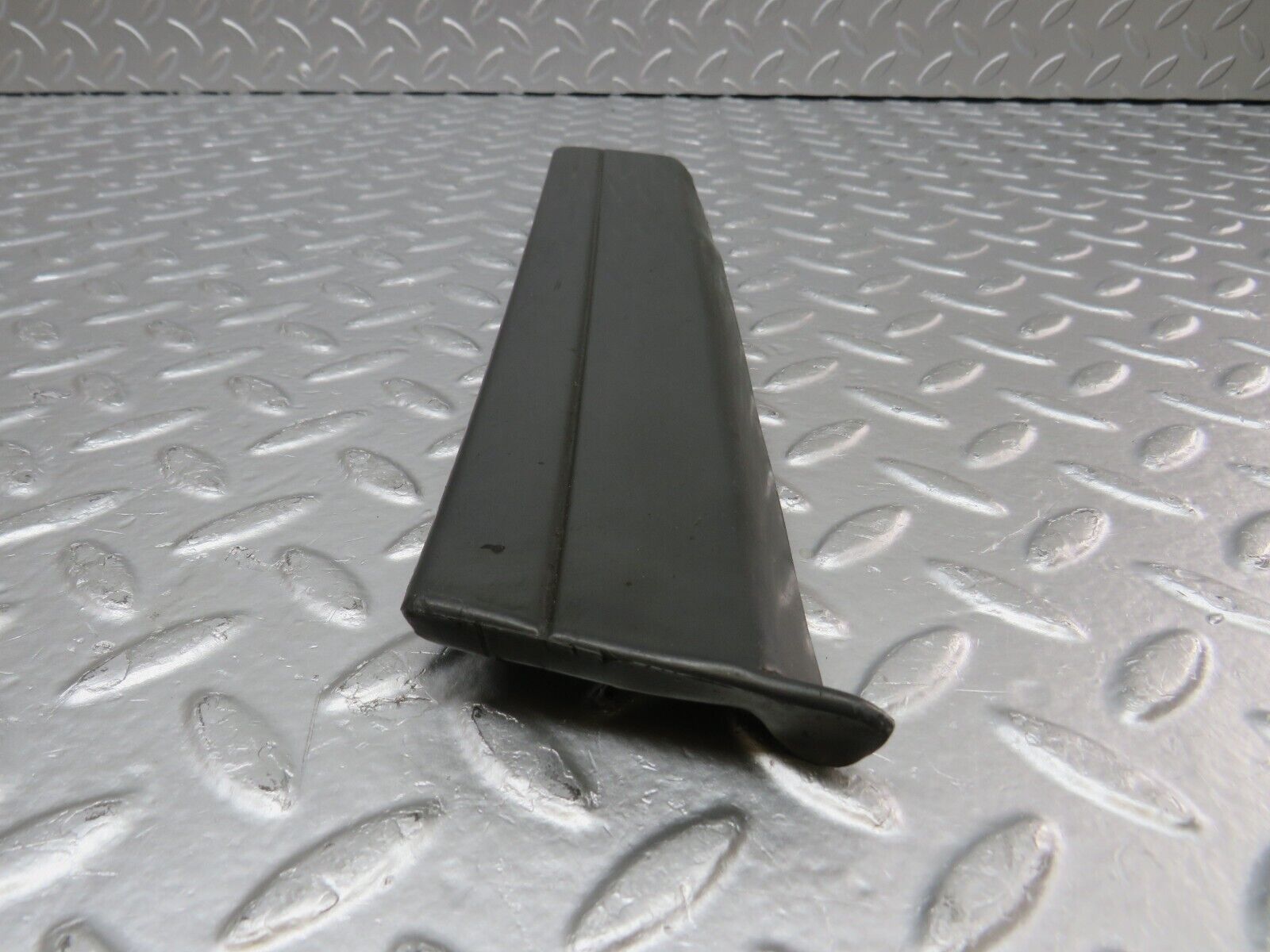 33994 Mercedes-Benz W124 260E Front Right Fender Wing Lower Moulding Trim