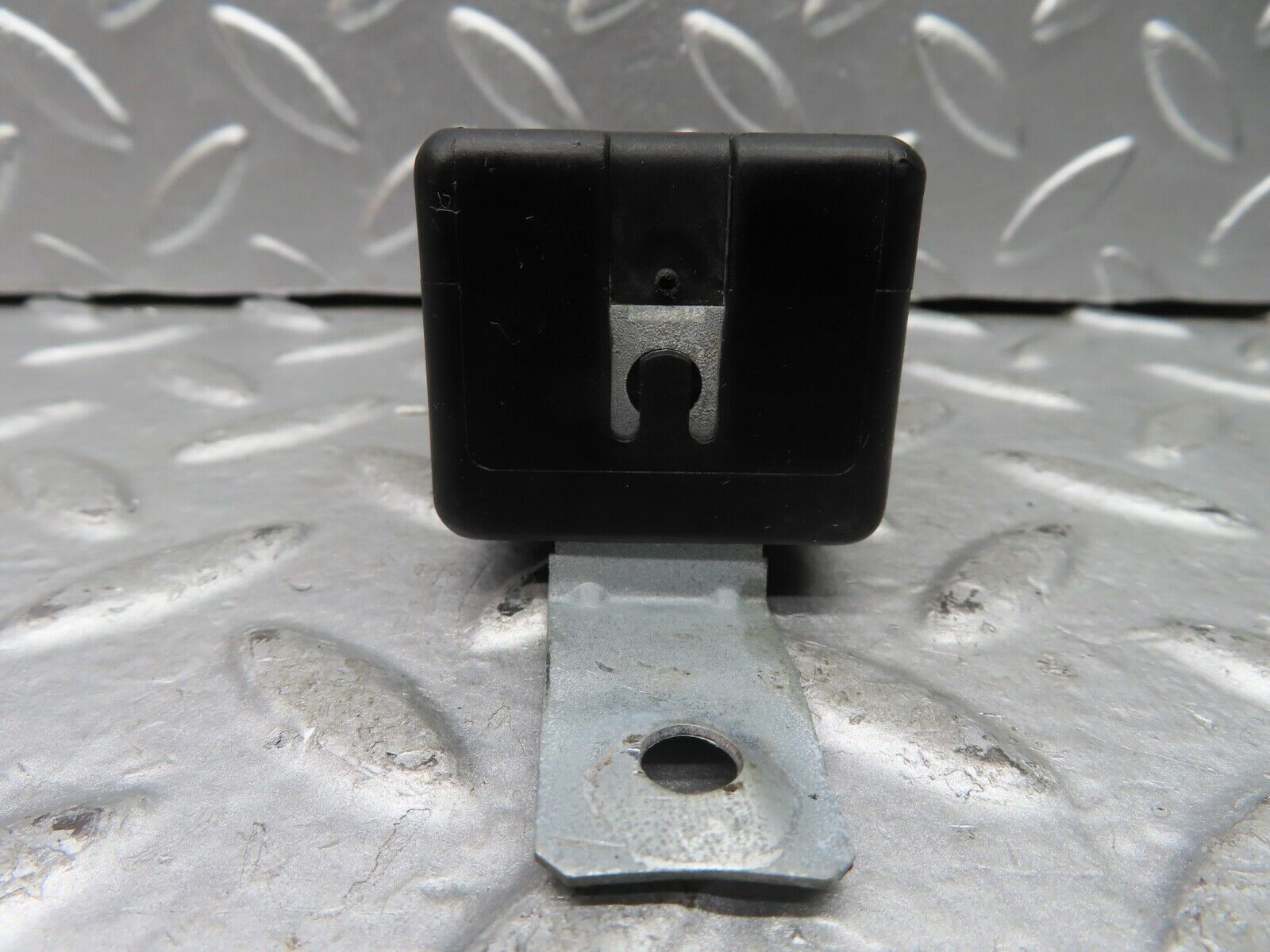 21183 Mercedes-Benz W123 230E Rear Heated Window Relay 1078200010