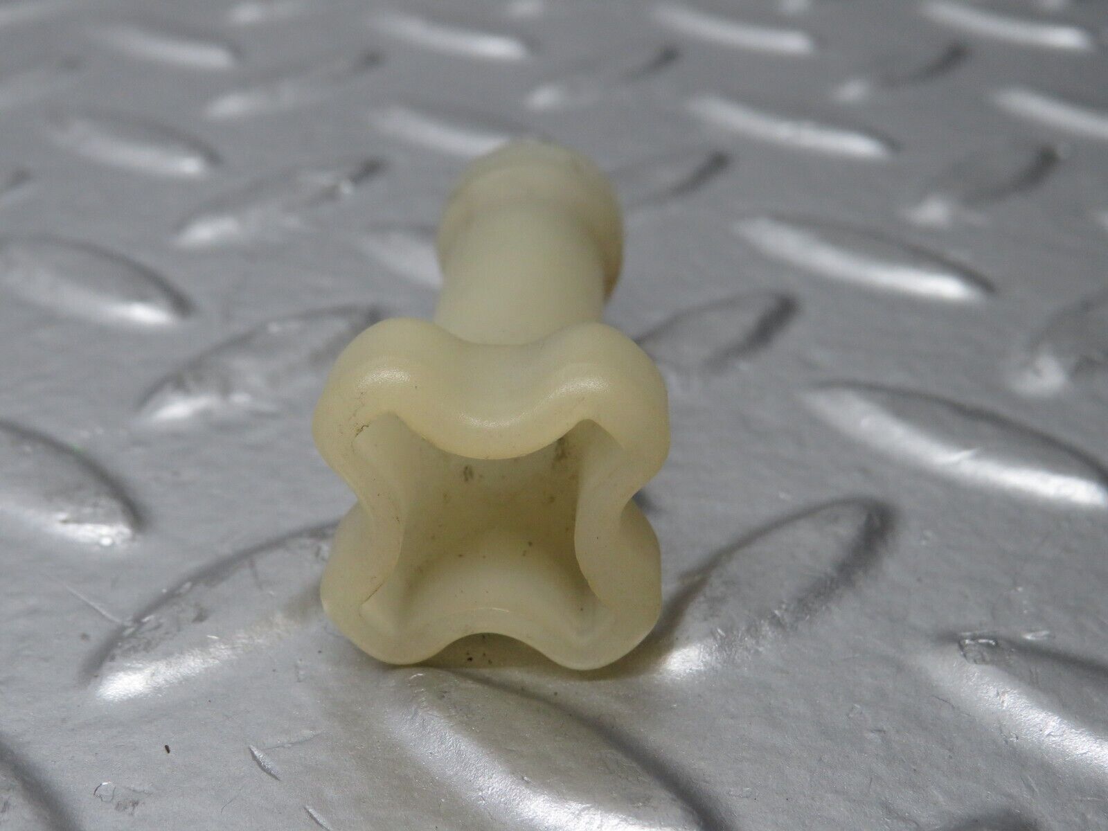 31250 Mercedes-Benz S124 220TE Windscreen Washer Reservoir Holder 2018690028