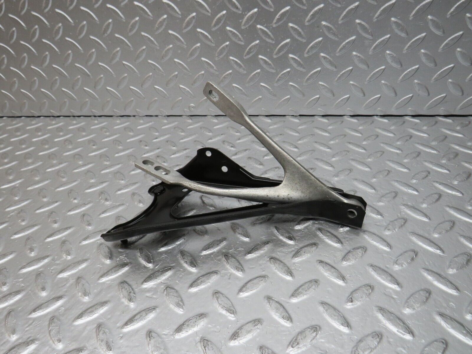 31737 Mercedes-Benz W201 190LE 1.8L Steering Column Bracket