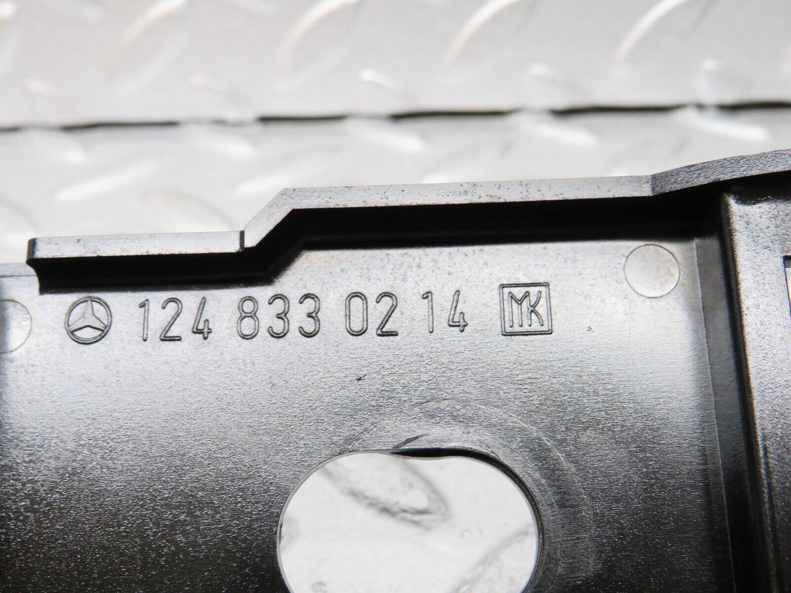 29415 Mercedes-Benz W124 230E Heating Regulator Holder