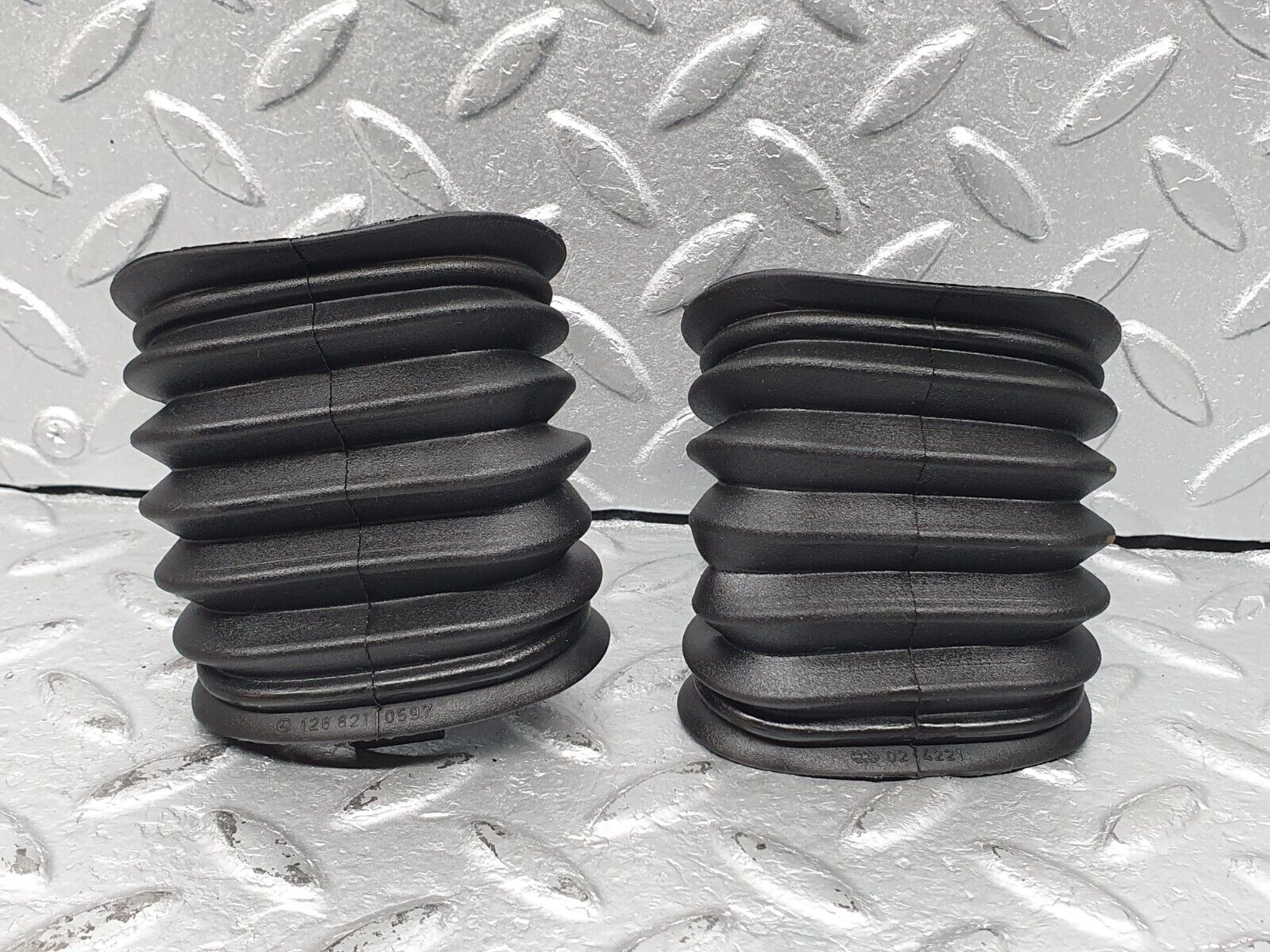 41160 Mercedes-Benz W126 300SE Rear Door Wire Protector Rubber 1268210597