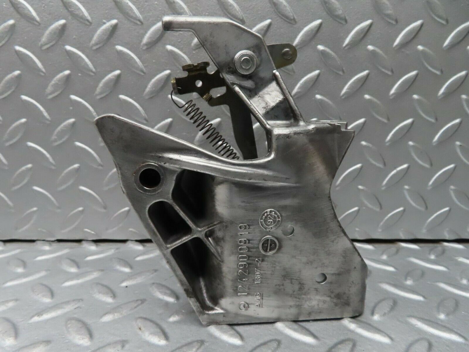 16363 Mercedes-Benz W124 260E Brake Pedal Bracket 1242900919