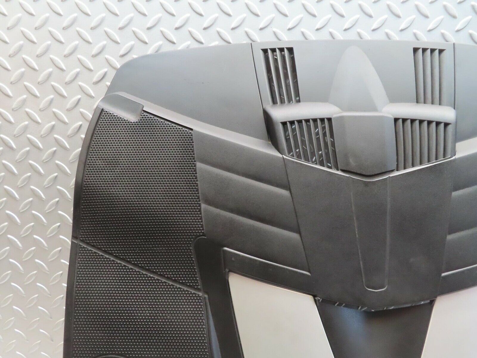 11297 Mercedes-Benz W221 S320 Engine Cover 6420100167