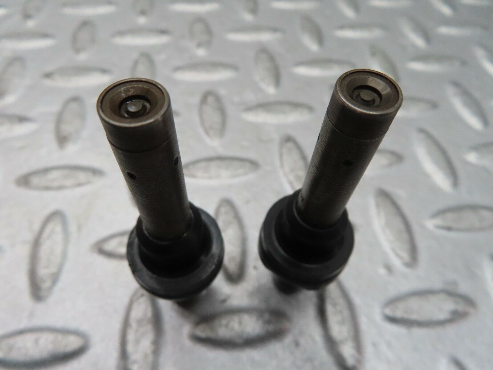 16949 Mercedes-Benz C123 280CE Coupe 2x Fuel Injectors Bosch 0437502010