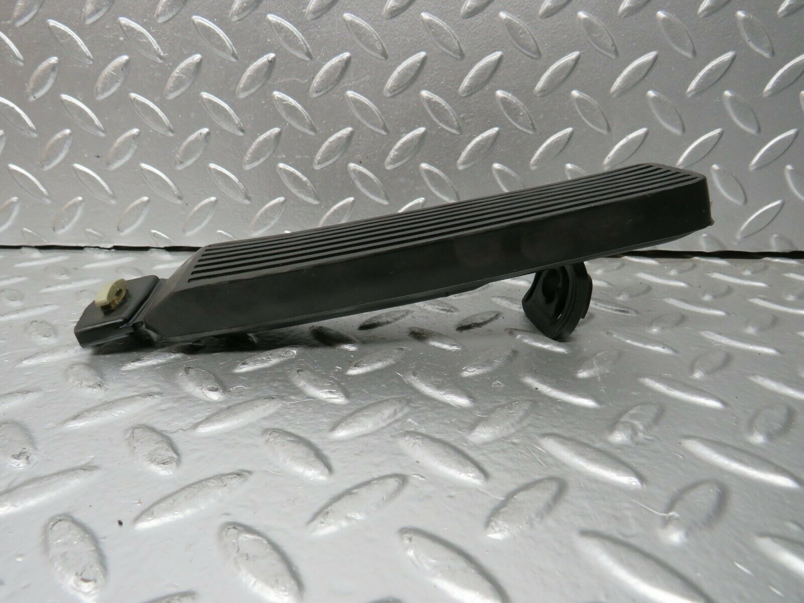 24280 Mercedes-Benz S124 220TE Wagon Accelerator Pedal With Rubber 1233010082