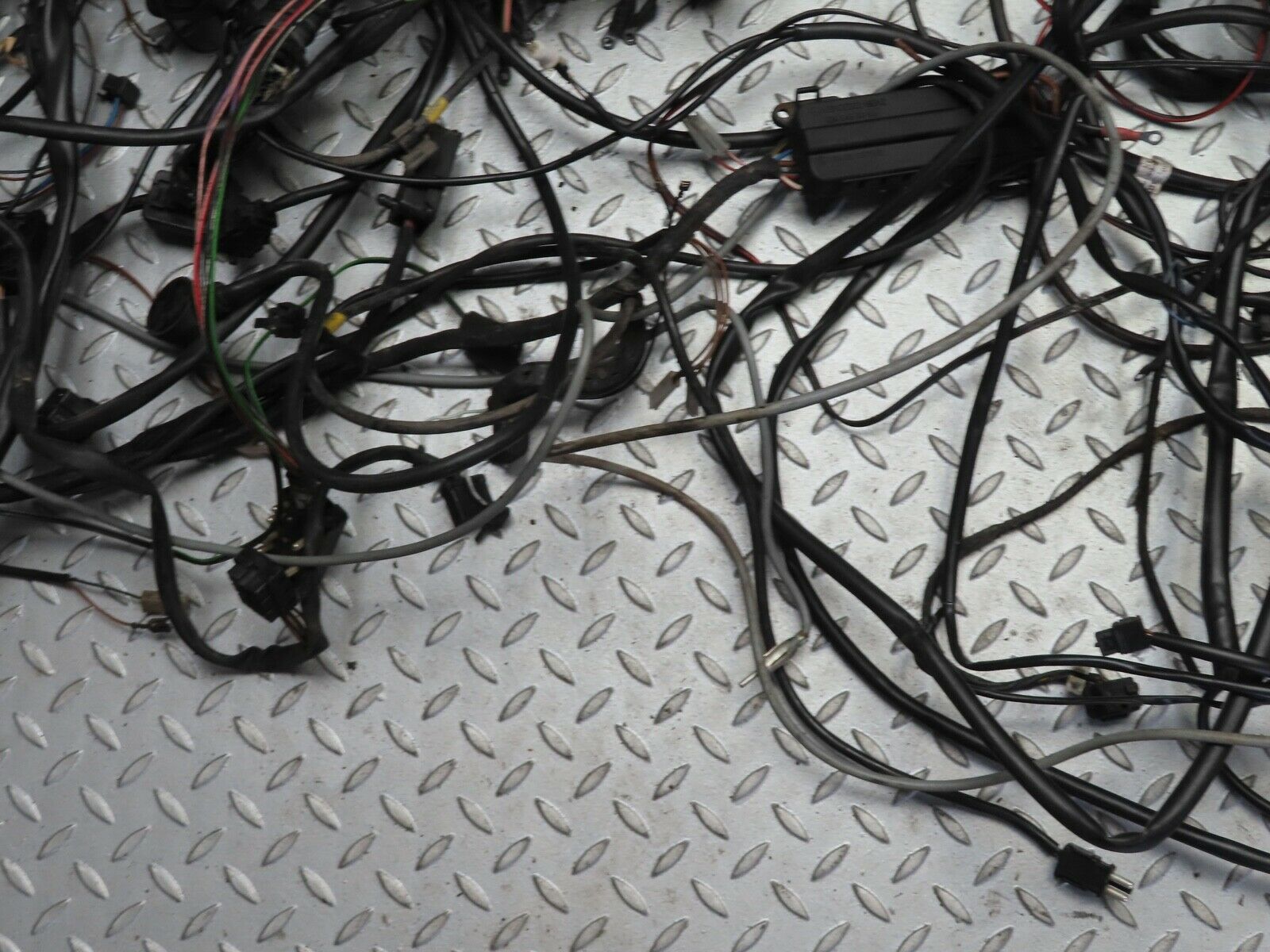 21647 Mercedes-Benz W126 300SE Engine Chassis Body Wire Wiring Harness