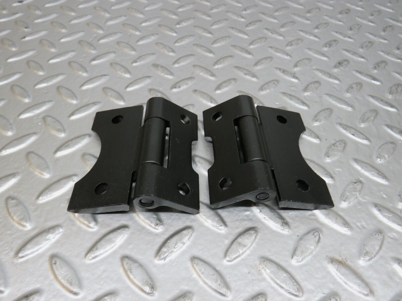 25421 Mercedes-Benz W123 200 Door Hinge Pair 1237200037