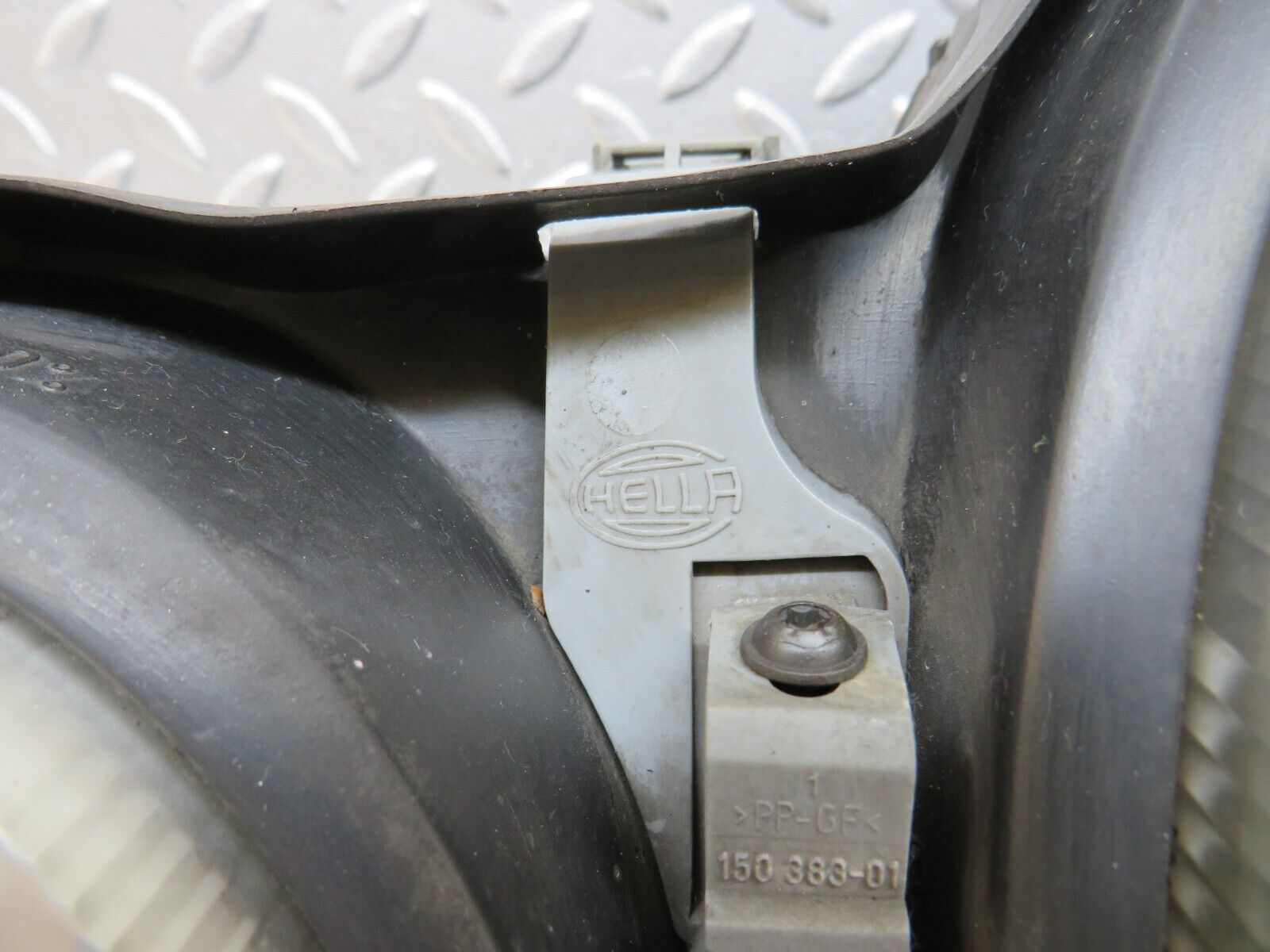 34849 Mercedes-Benz W210 320E Headlight Hella Left Side 15060700 2088000175