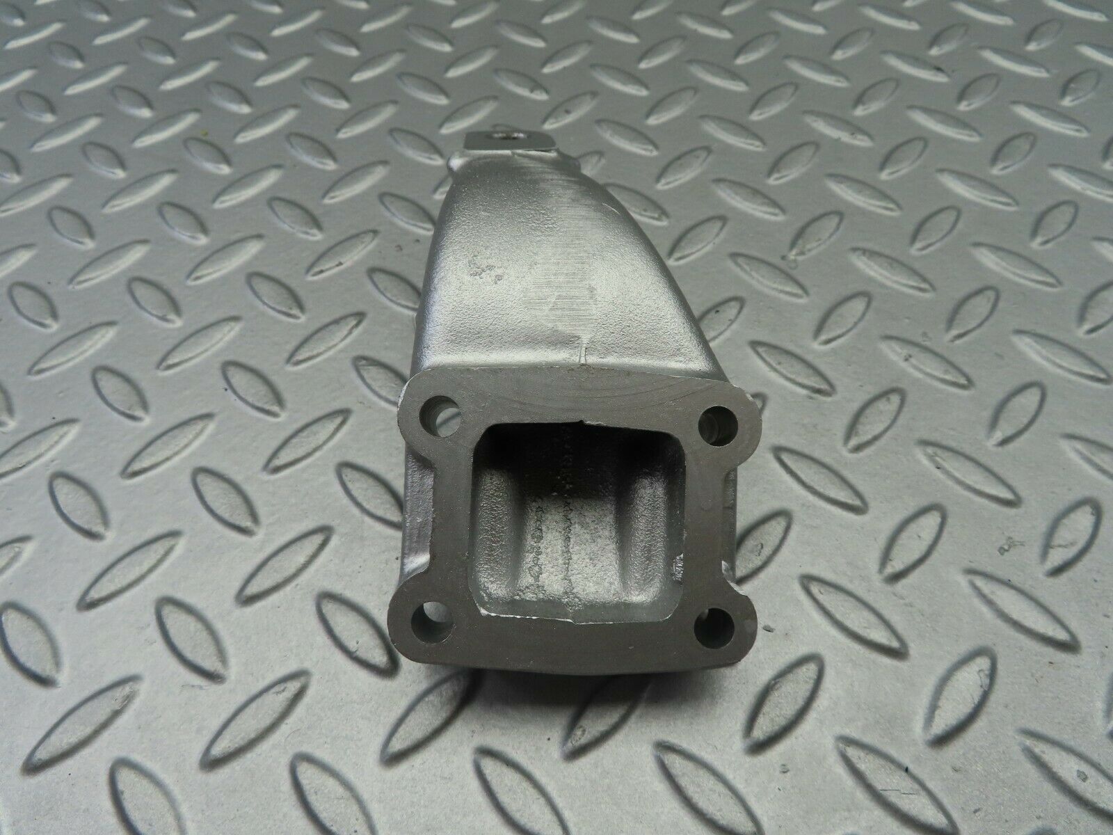 7064 Mercedes-Benz C107 350SLC Coupe Engine Mount Bracket Right Side 1162232304