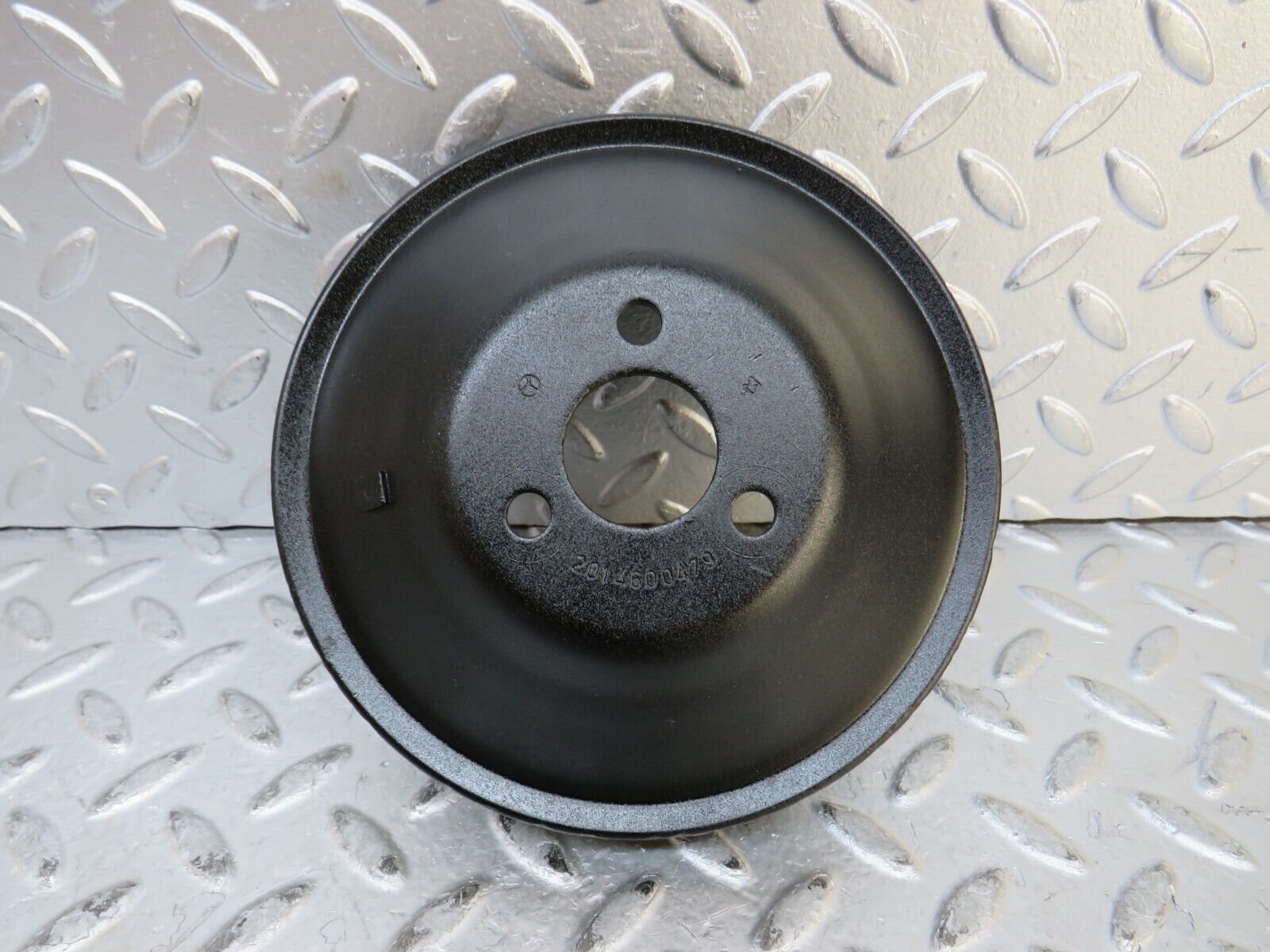 27686 Mercedes-Benz S124 300TE Wagon Power Steering Pump Pulley 2014600479