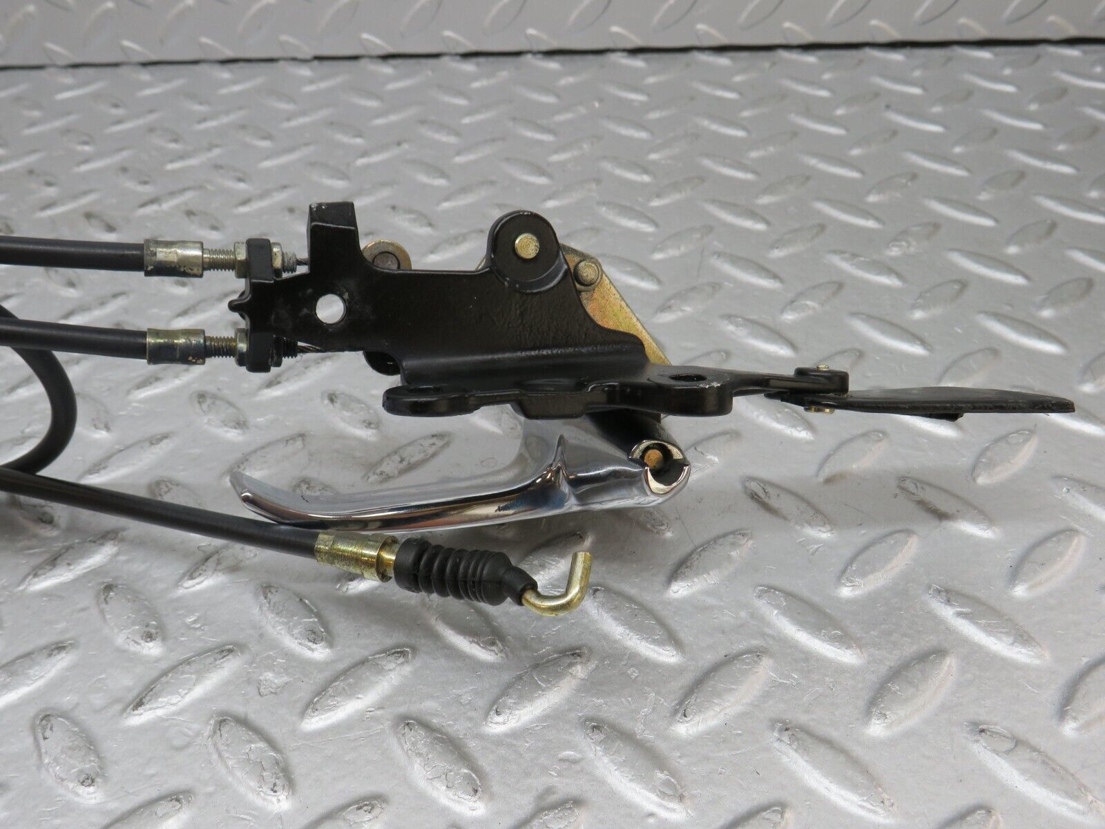 36825 Mercedes-Benz R129 300SL-24 Front Right Seat Release Handle Cable