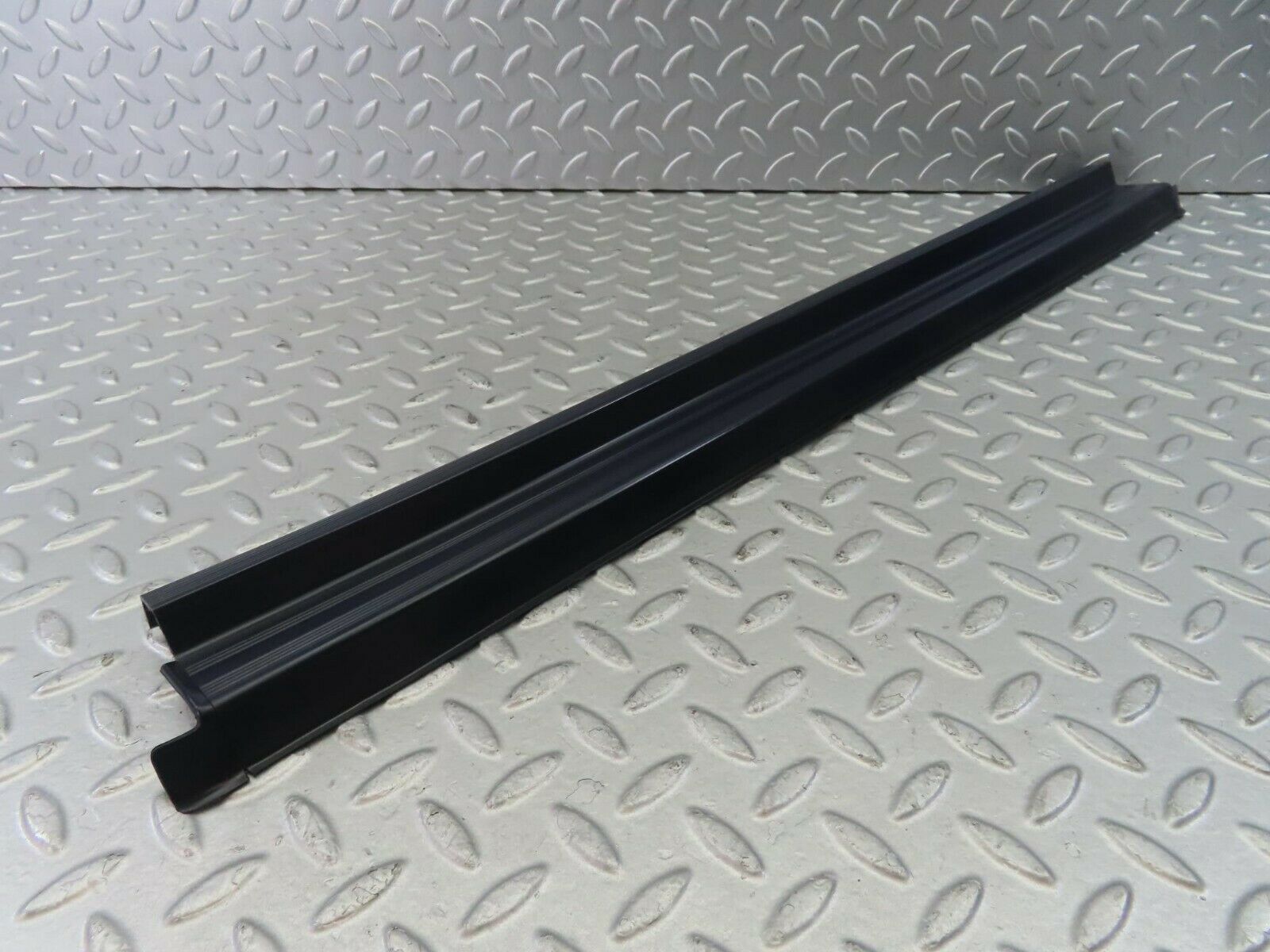 10346 Mercedes-Benz W201 190E Front Left Door Sill Blue