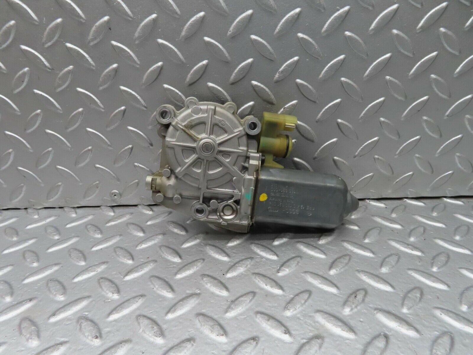 14975 Mercedes-Benz W140 S320 Front Left Window Regulator Motor 0130821504