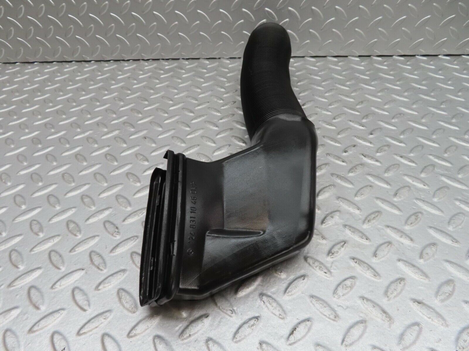 16191 Mercedes-Benz W124 260E Heater Pipe Air Pipe Right Side 1248311046