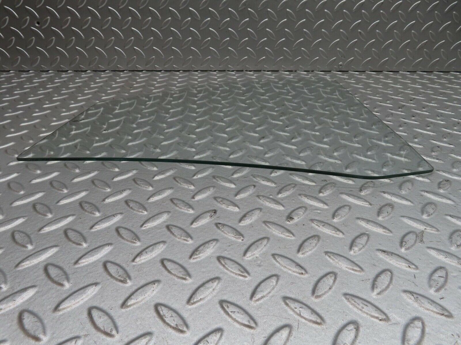 13891 Mercedes-Benz C107 280SLC Rear Left Side Quarter Window