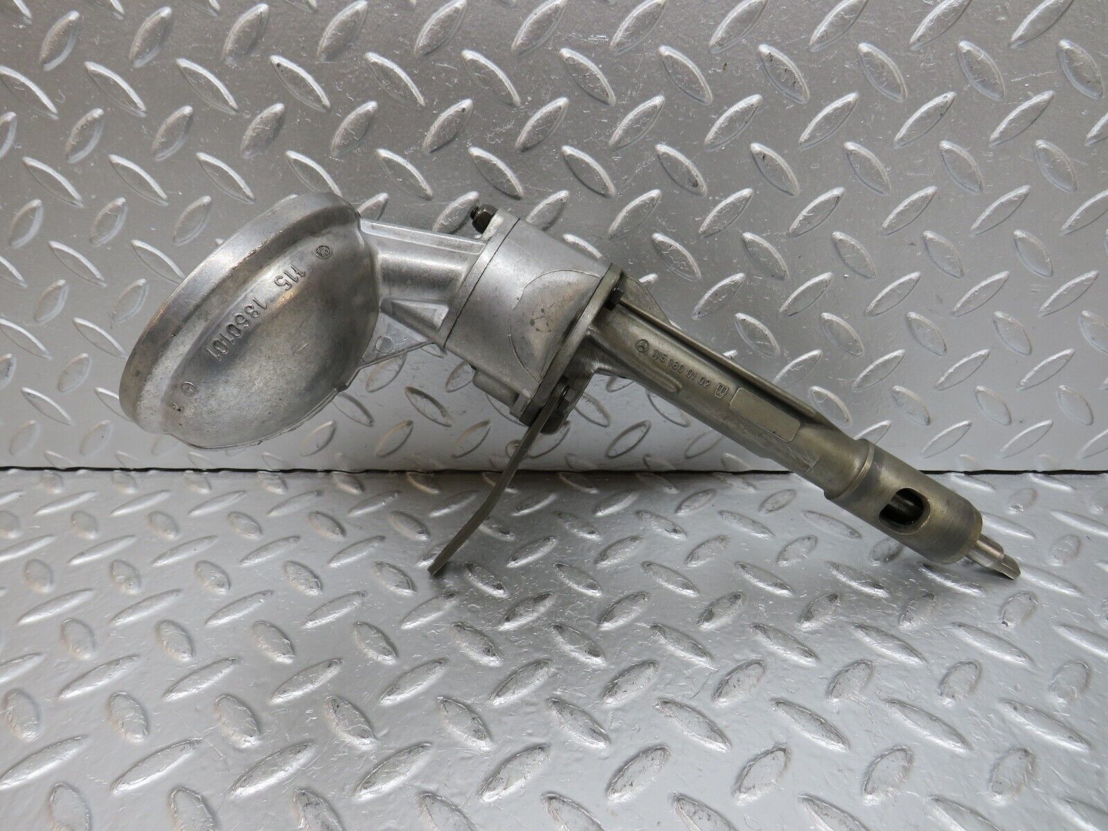 0868 Mercedes-Benz W123 240D Oil Pump 1151800102