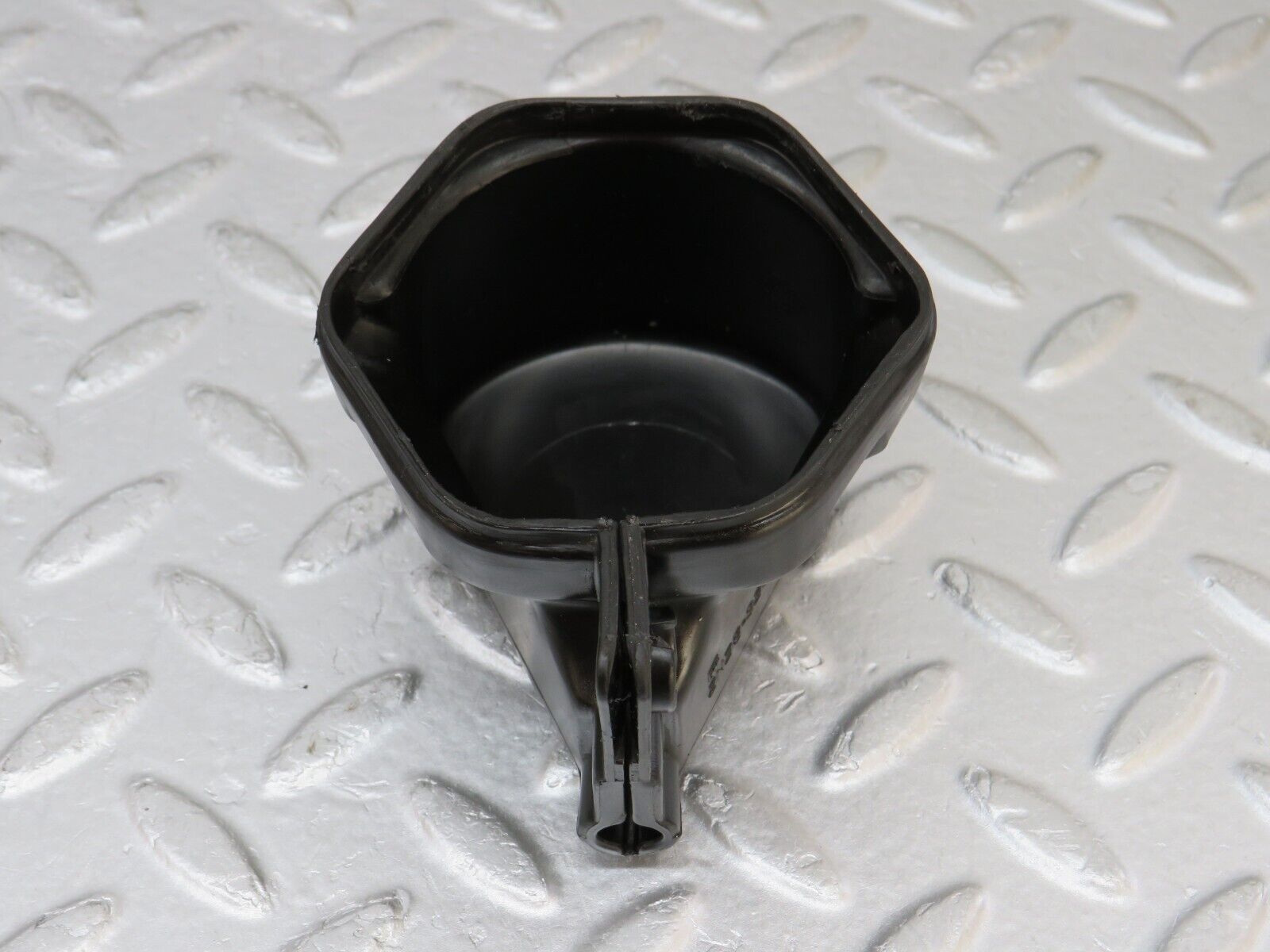 36032 Mercedes-Benz W126 420SE Ignition Coil Cover Cap 0001582285