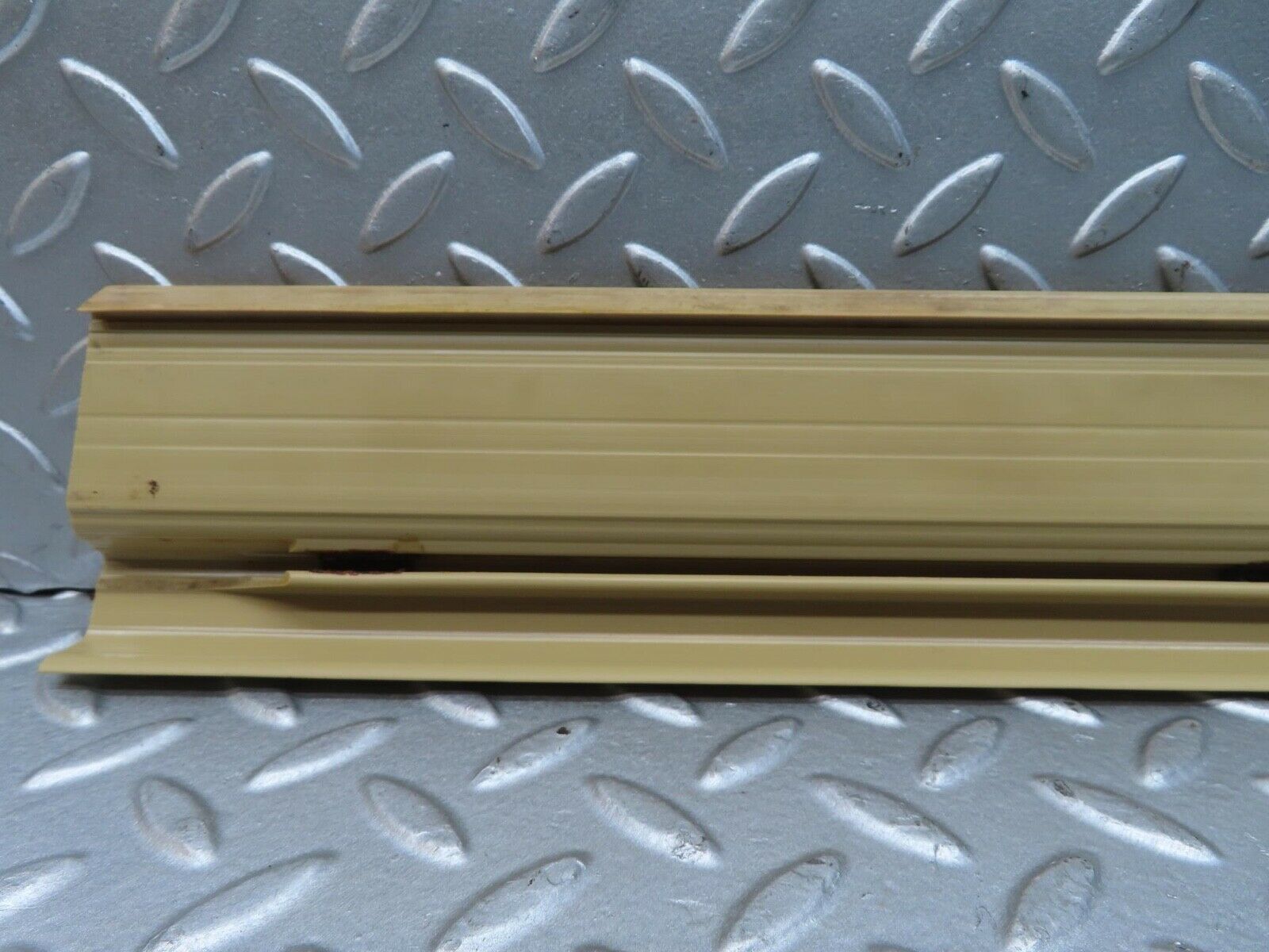 13483 Mercedes-Benz W123 200 Front Left Door Sill