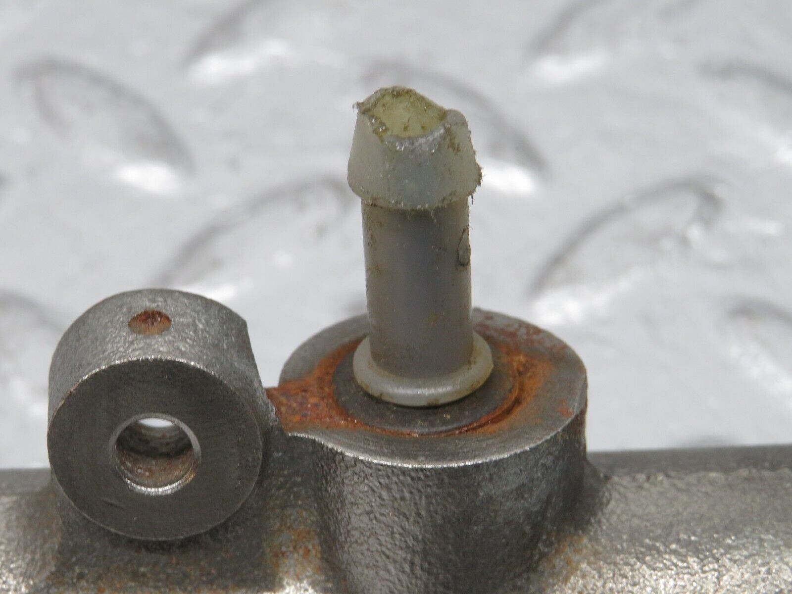 31407 Mercedes-Benz S124 220TE Wagon Clutch Master Cylinder