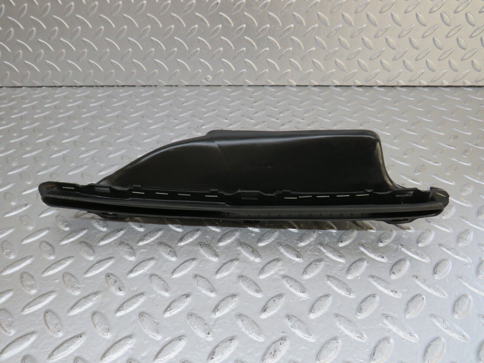 33874 Mercedes-Benz W201 190E 2.0L Dashboard Air Vent Duct Pair 2018310660