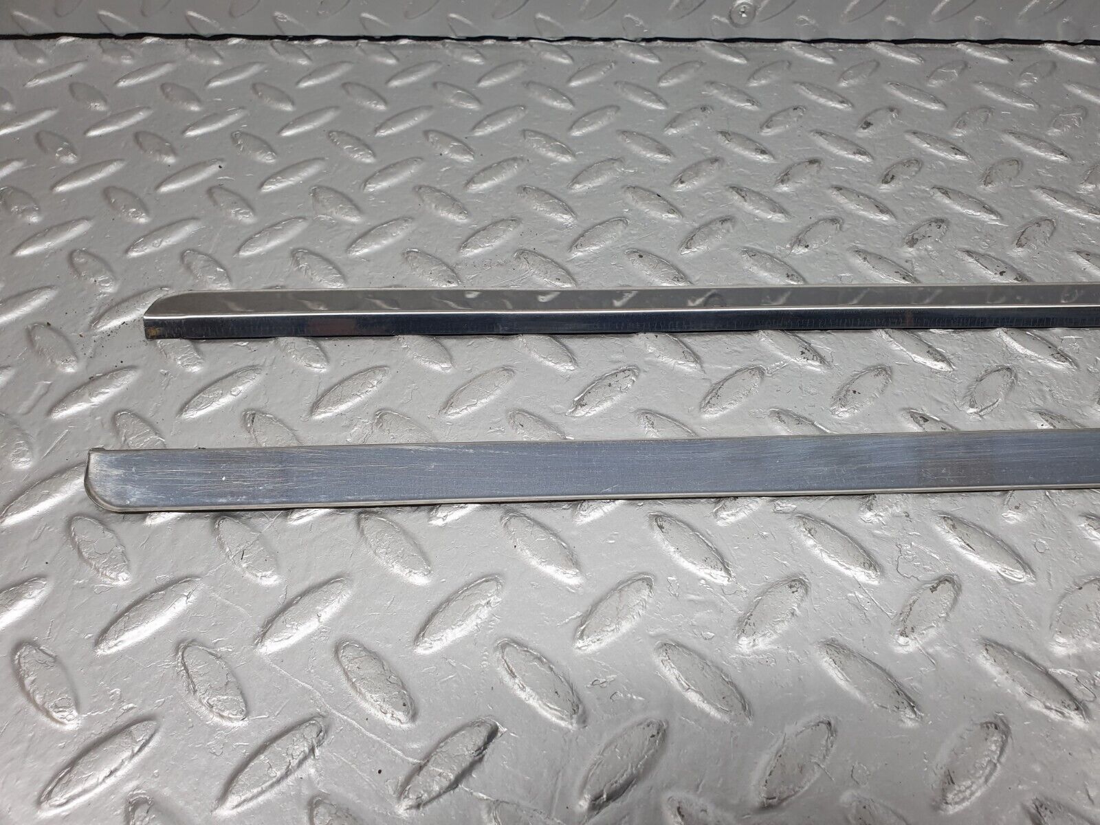 41058 Mercedes-Benz W126 300SE Sunroof Chrome Trim Set