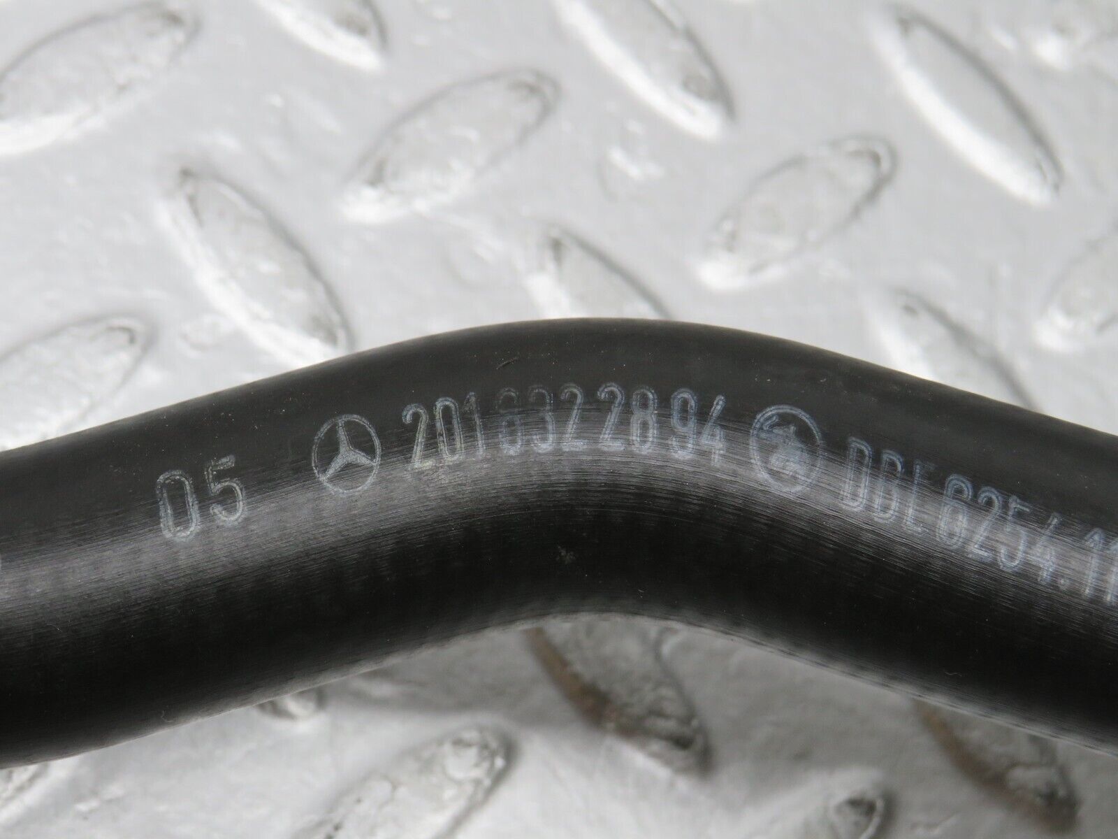 38889 Mercedes-Benz W201 190E 2.6L Heater Radiator Hose 2018320594 2018322894