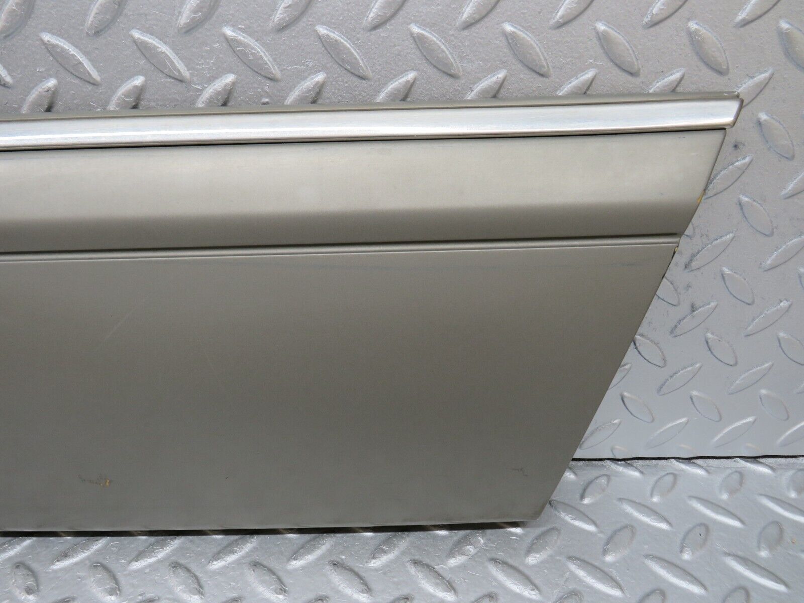 35966 Mercedes-Benz W126 420SE Rear Left Door Moulding Trim 1266903940