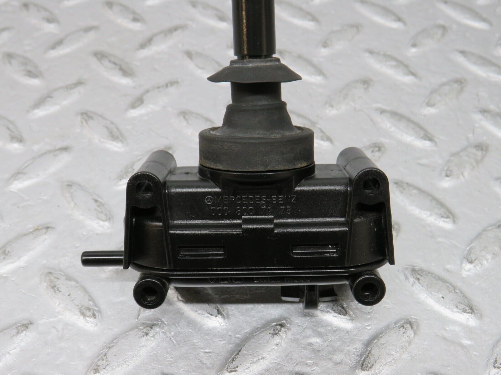 36203 Mercedes-Benz W126 420SE Rear Left Door Lock Vacuum Actuator 0008007975