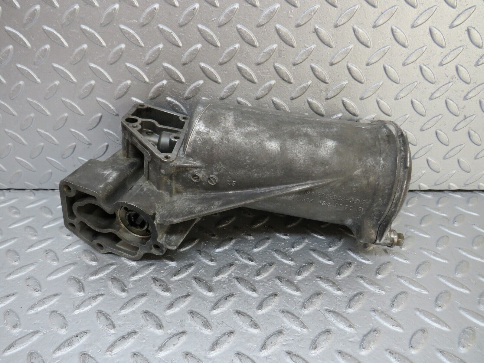 35924 Mercedes-Benz 240D OM616.912 Oil Filter Housing 6151840102 6171840125